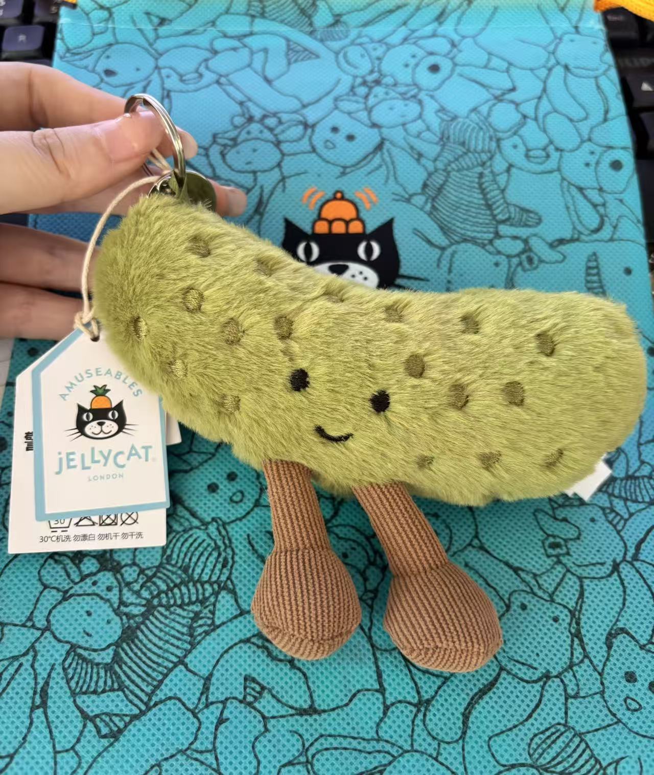 JellyCCCC pendant has three complete standards with steel stamp, Barcelona bear, eggplant, croissant, and free dust bag for all styles.