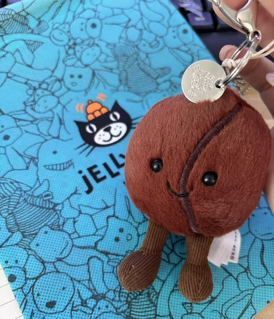 JellyCCCC pendant has three complete standards with steel stamp, Barcelona bear, eggplant, croissant, and free dust bag for all styles.