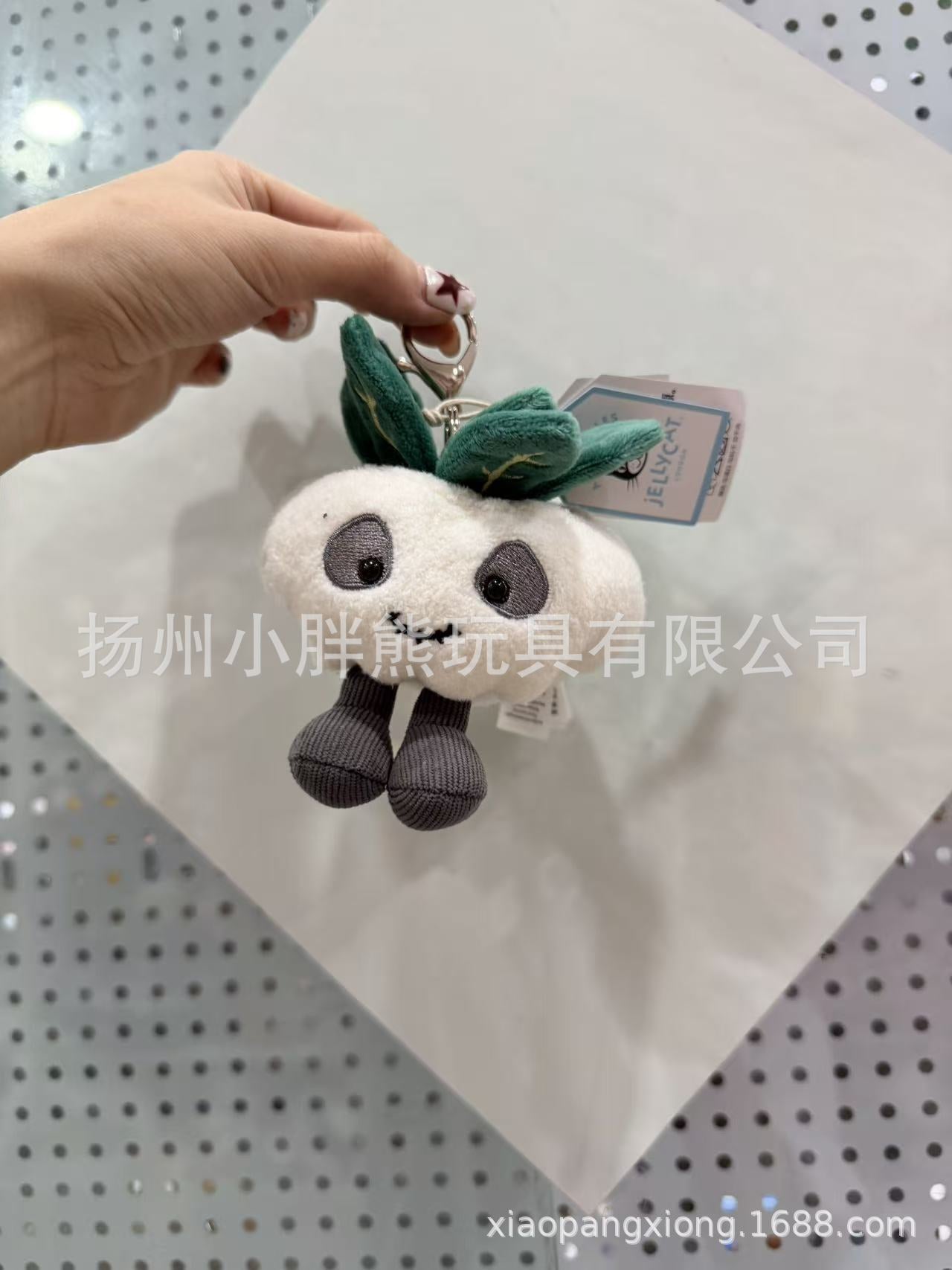 JellyCCCC pendant has three complete standards with steel stamp, Barcelona bear, eggplant, croissant, and free dust bag for all styles.