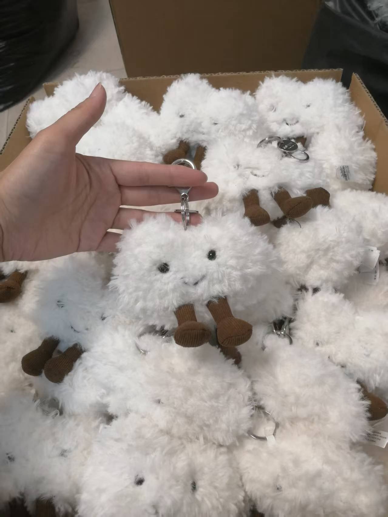 JellyCCCC pendant has three complete standards with steel stamp, Barcelona bear, eggplant, croissant, and free dust bag for all styles.