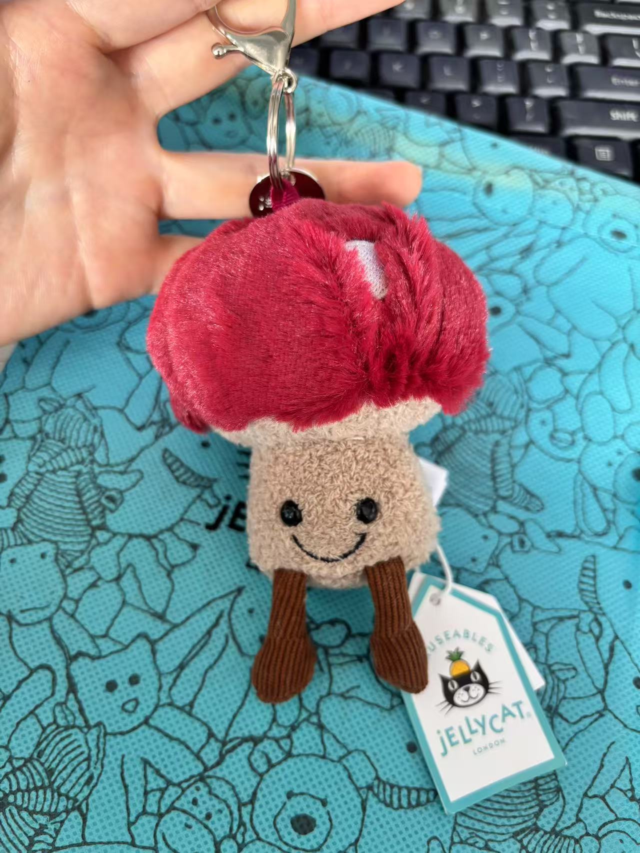 JellyCCCC pendant has three complete standards with steel stamp, Barcelona bear, eggplant, croissant, and free dust bag for all styles.