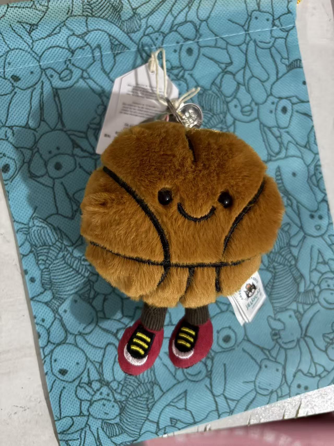 JellyCCCC pendant has three complete standards with steel stamp, Barcelona bear, eggplant, croissant, and free dust bag for all styles.