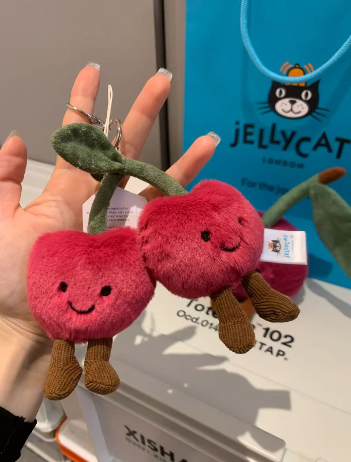 JellyCCCC pendant has three complete standards with steel stamp, Barcelona bear, eggplant, croissant, and free dust bag for all styles.