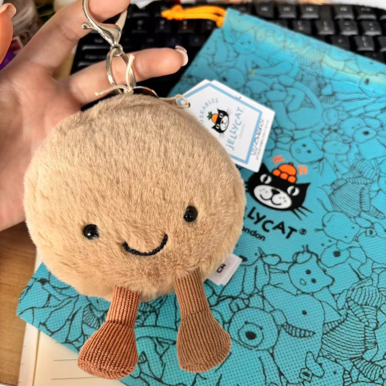 JellyCCCC pendant has three complete standards with steel stamp, Barcelona bear, eggplant, croissant, and free dust bag for all styles.